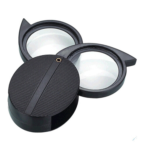 Portable swivel plastic folding magnifier