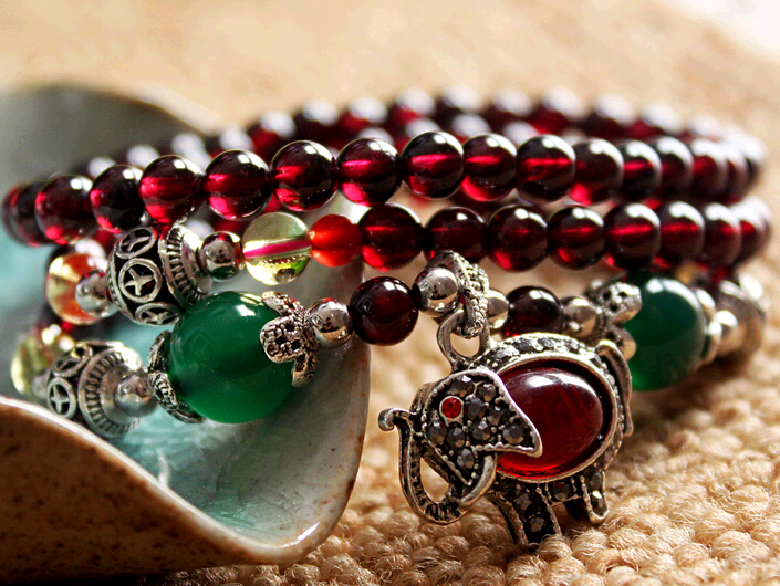 Wholesale nature red garnet bracelet with elephant pendant