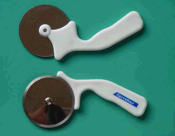 Wholesale cheap stainnless steel roud pizza cutter with white color handle