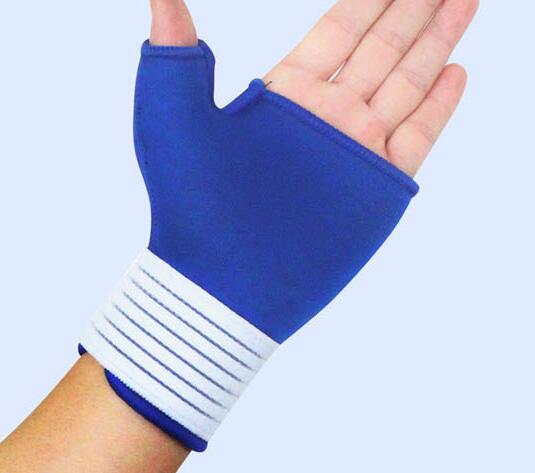 Half finger hands Protective sports gloves for bike or weightlifting